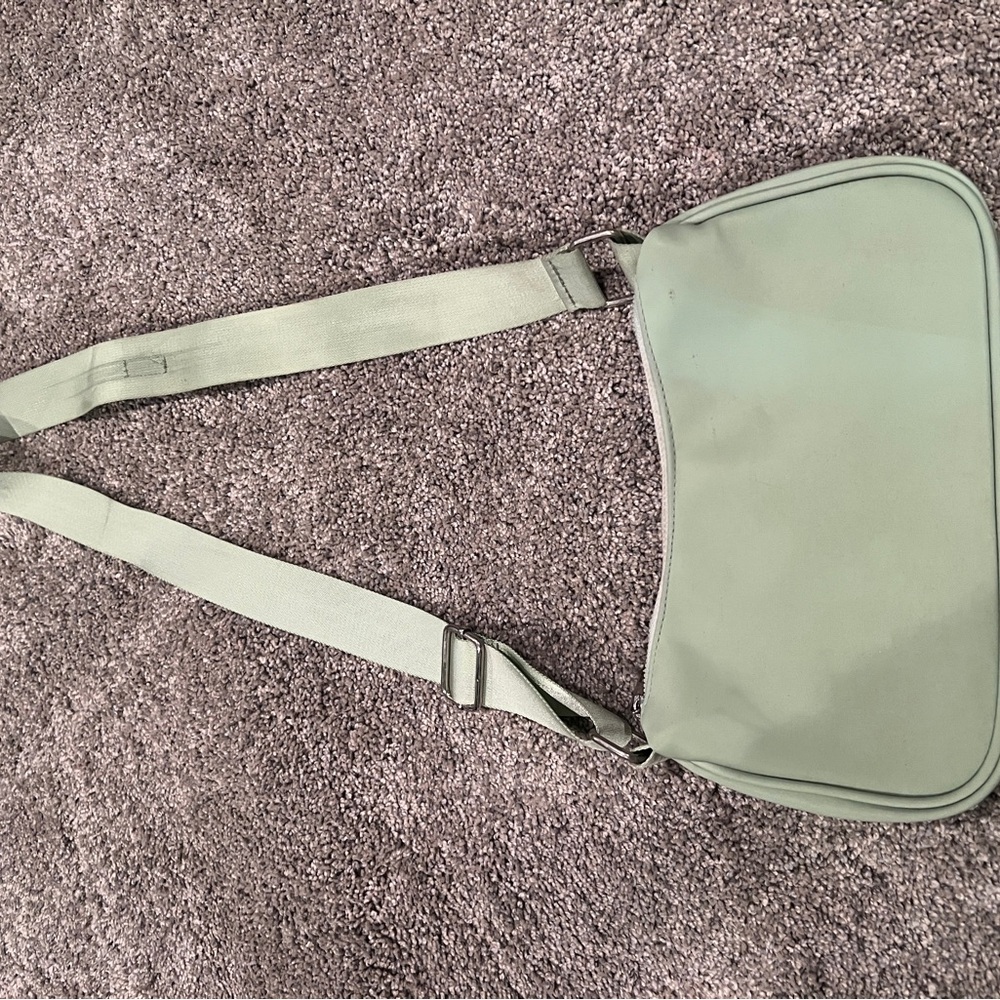 Sleek Green Crossbody Bag